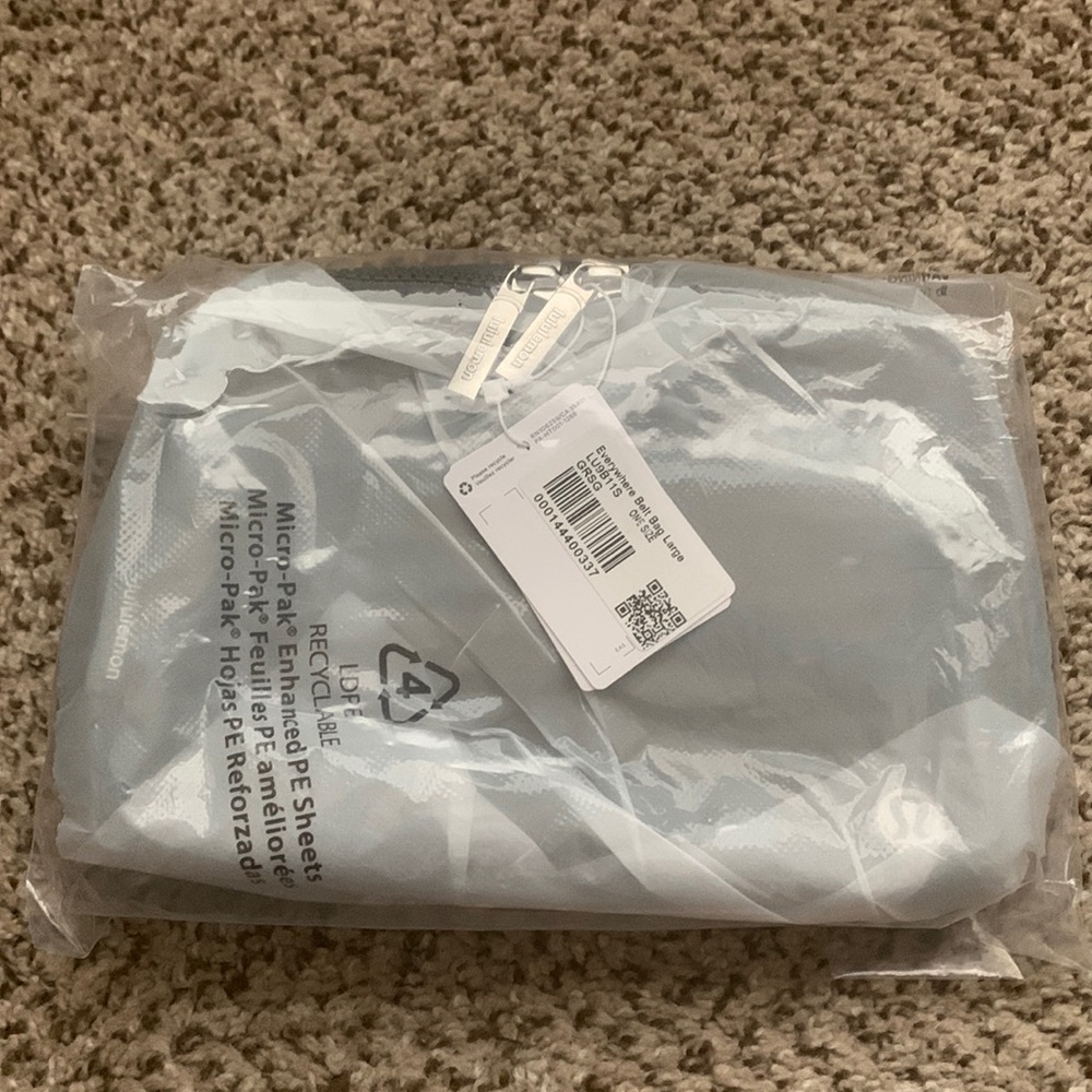 Lululemon Everywhere Belt Bag Large. Color: Gray Sage.